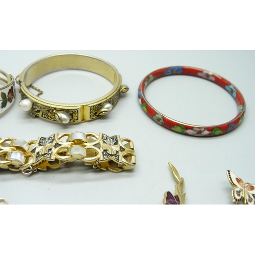 916 - A collection of Toledo and cloissone jewellery