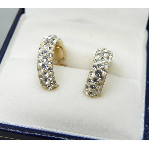 922 - A pair of 9ct gold earrings, 1.2g, two Pandora rings, a Tiffany necklet, etc.