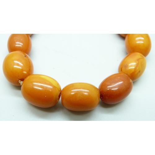 930 - A butterscotch amber bead bracelet, 19.5g