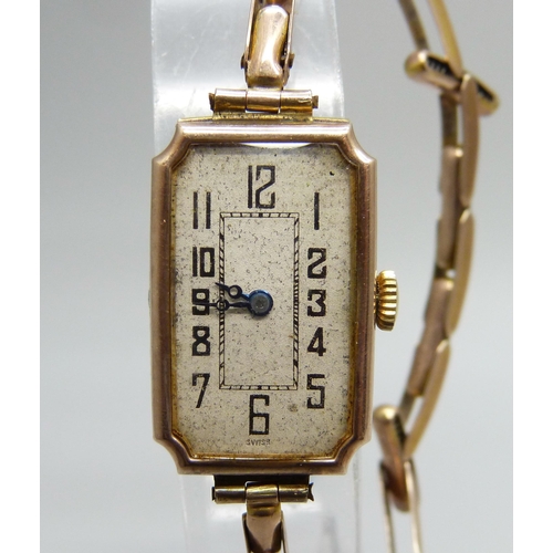 944 - A lady's 9ct gold cased wristwatch