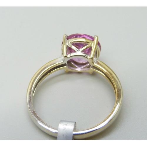 949 - A silver gilt pink topaz ring, N