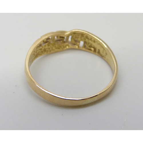 956 - An 18ct gold Greek key pattern ring, 1.9g, L