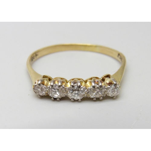 959 - An 18ct gold five stone diamond ring, 2.6g, U