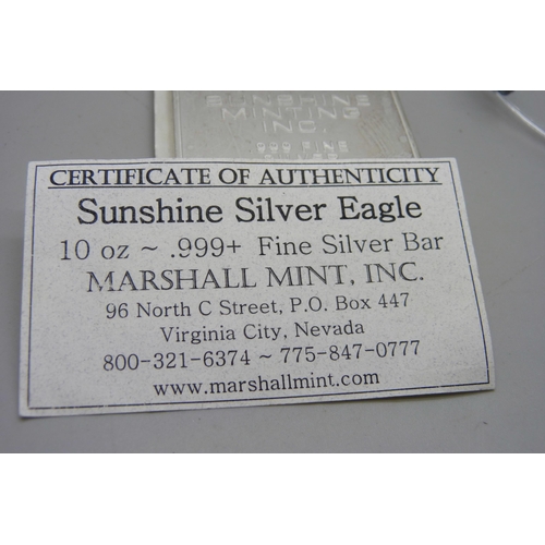 969 - A 999 fine silver Ten Troy Ounces Sunshine Minting Inc. Silver Eagle ingot, with certificate of auth... 