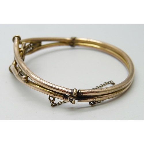 975 - An early 20th Century red stone set bangle