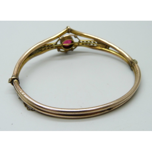 975 - An early 20th Century red stone set bangle