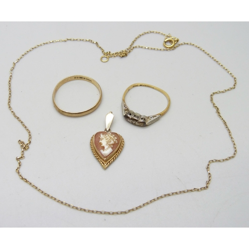 981 - An 18ct gold and platinum ring, 1.9g, a/f, a 9ct gold ring, 1.5g, and a 9ct gold heart shaped cameo ... 