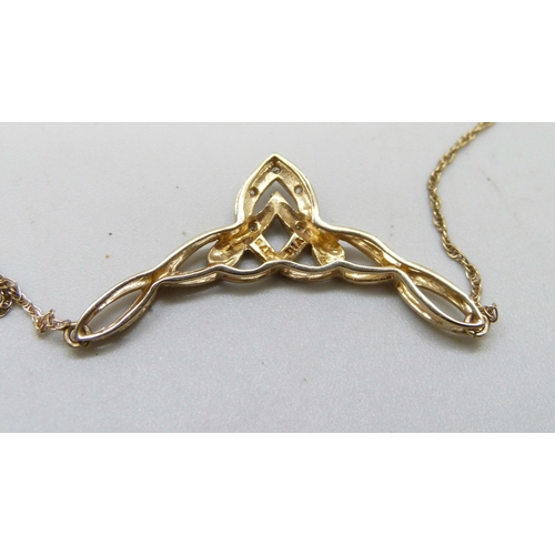 983 - A 9ct gold and diamond Celtic style necklace, 2.4g