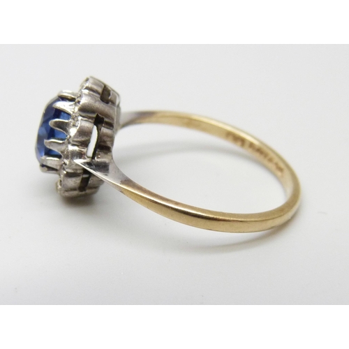 988 - A 9ct gold and silver ring, set with a blue and white stones, M, 2.5g