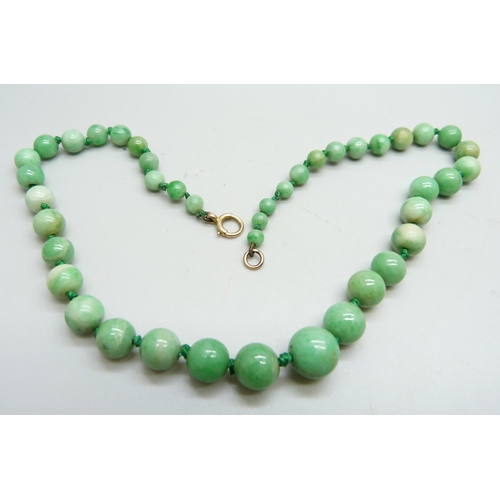 991 - A jade bead necklace with a 9ct gold fastener, 29.6g, 38cm