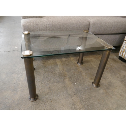 1424 - A glass and metal lamp/side table with antique style legs