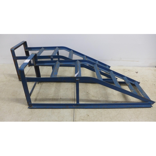 2419 - A pair of metal car ramps