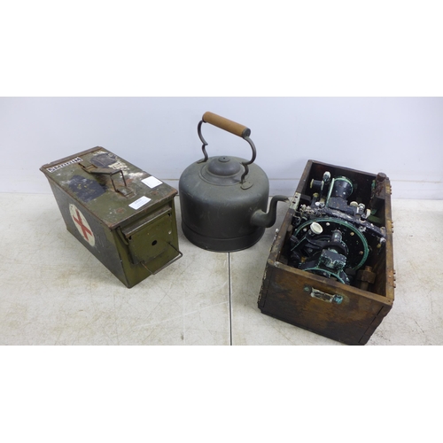 2420 - A vintage metal camping kettle, a small metal ammunition box and a vintage range finder telescope