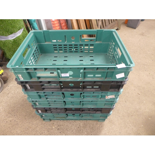 2368 - 6 plastic stackable storage crates