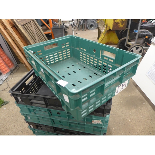 2368 - 6 plastic stackable storage crates