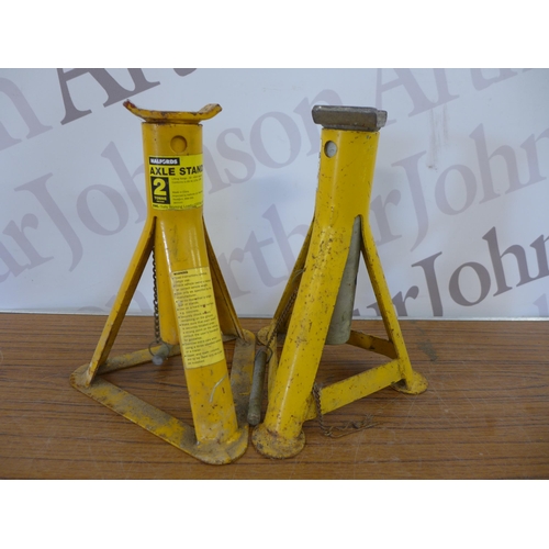 2380 - 3 pairs of Halfords 2 tonne axle stands