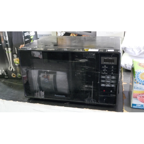 6058 - Panasonic Solo Black Microwave  (328-70)* This lot is subject to vat