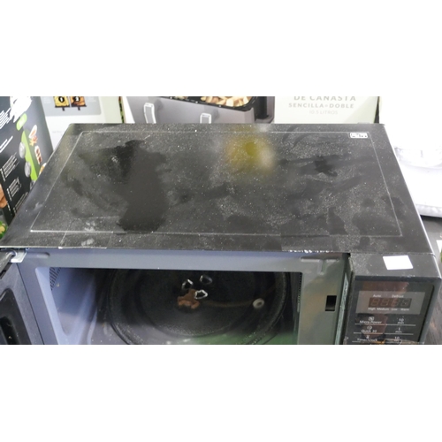 6058 - Panasonic Solo Black Microwave  (328-70)* This lot is subject to vat