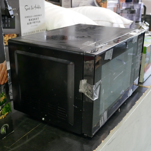 6058 - Panasonic Solo Black Microwave  (328-70)* This lot is subject to vat