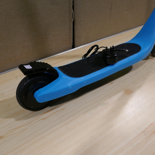 6071 - Li-fe 120 Pro blue electric scooter with charger