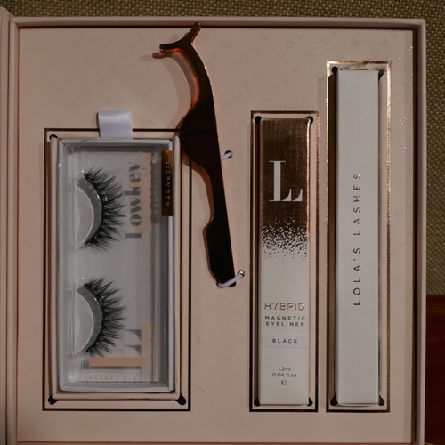 6074 - Lola'S Lashes Hybrid Magnetic Lash Kit *This Item Is Subject To Vat (327A-126)