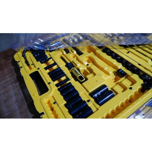 6076 - Dewalt Mechanics Set - Incomplete*This Item Is Subject To Vat (327A-295)