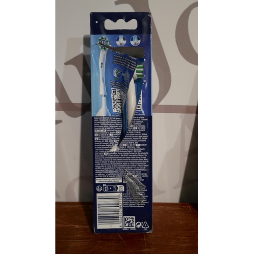 6107 - Oral B Cross Action Brush Heads, Oral B Toothbrush And Gillette Razors (328-215)* This lot is subjec... 