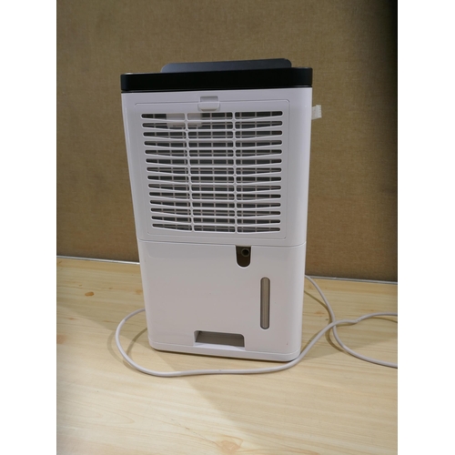 6116 - Woods Mdk11 White Dehumidifier, Original RRP £124.99 + Vat *This Item Is Subject To Vat (327A-421)