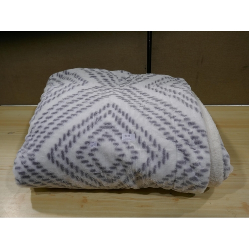 6145 - Faux Fur Sherpa Blanket *This Item Is Subject To Vat (327A-135)