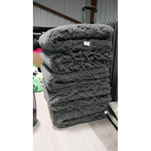 6184 - 5 x Vetbed Pet Bedding *This Item Is Subject To Vat (327A-279-283)