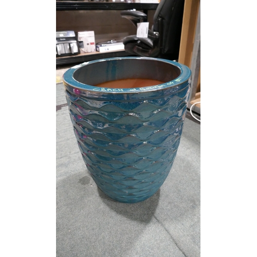 6189 - Mullally 54Cm Ceramic Planter - Damaged *This Item Is Subject To Vat (327A-294)