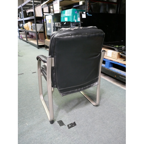 6261 - Black Guest Chair Bonded Leather - Damaged *This Item Is Subject To Vat (327A-275)