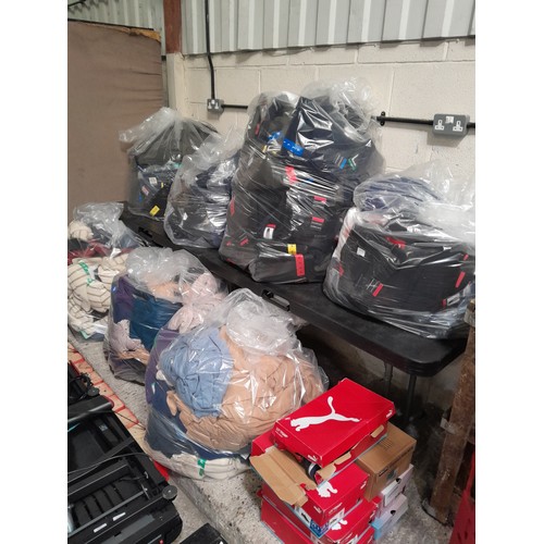 6274 - Large quantity of mixed clothing (327A-611) *This lot is subject to vat