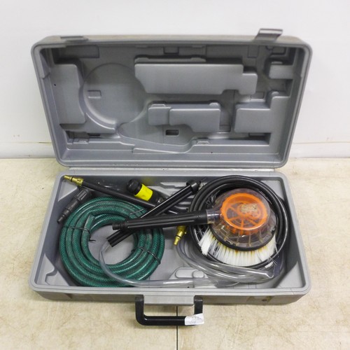 2040 - A Nutool car washing hose pipe attachment set in case