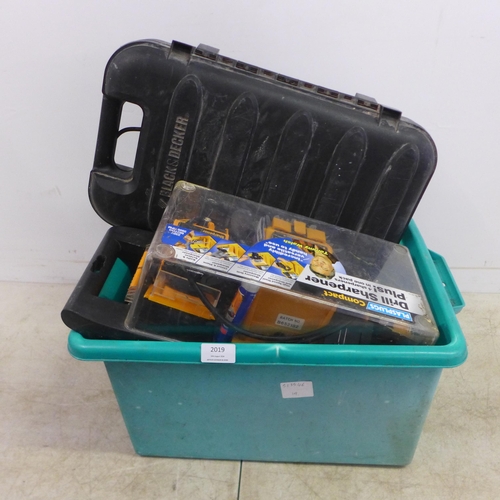 2019 - A plastic toolbox with a Black and Decker Scorpion KS890GT hand saw, a Workzone electrical repair ki... 