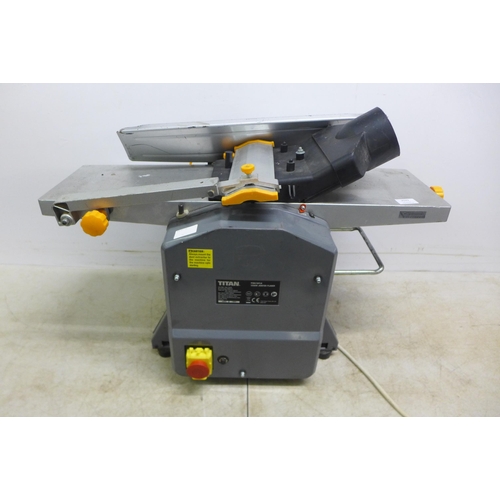 2029 - A Titan TTB579PLN 1500W, 230-240v jointer planer