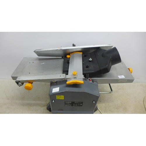 2029 - A Titan TTB579PLN 1500W, 230-240v jointer planer