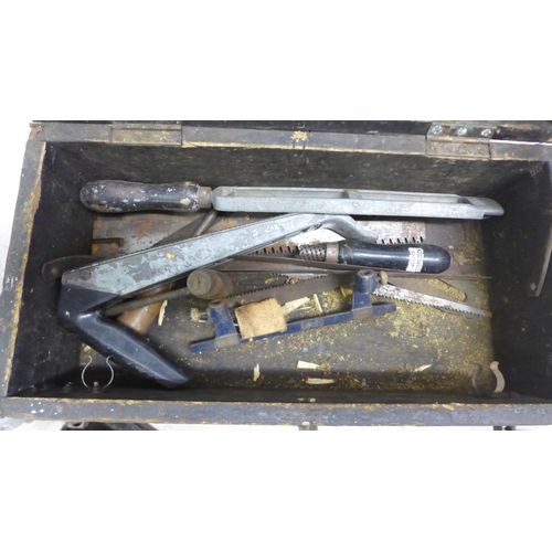 2053 - A small carpenter's toolbox with a small amount of woodworking tools including No. 2 wood plane, Sta... 