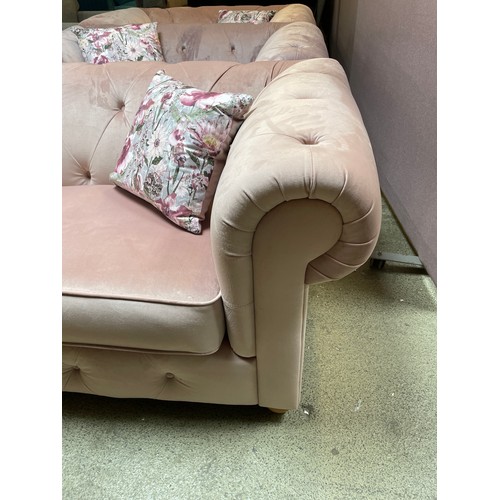 1456 - A pink velvet cuddle chair, brand new, RRP £919