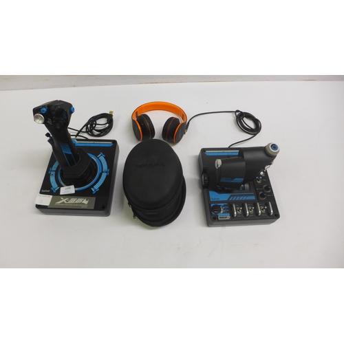 2096 - A Saitek X-56 Rhino 43221 flight simulator remote for PC