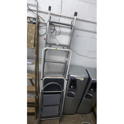 2136 - 3 sets of step ladders  - A 6 rung A frame 3 rung safety step and a 2 rung step