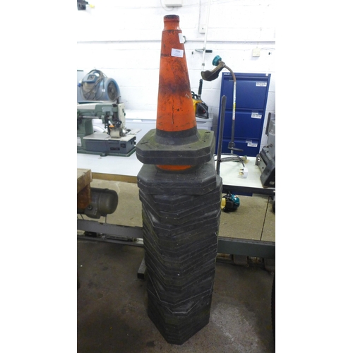 2166 - 18 weighted orange traffic cones