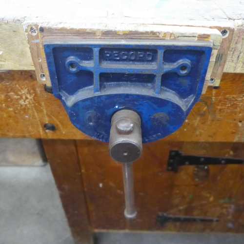 2172 - A 153cm x 57cm wooden work bench with fitted Record No. 52 joiners vice