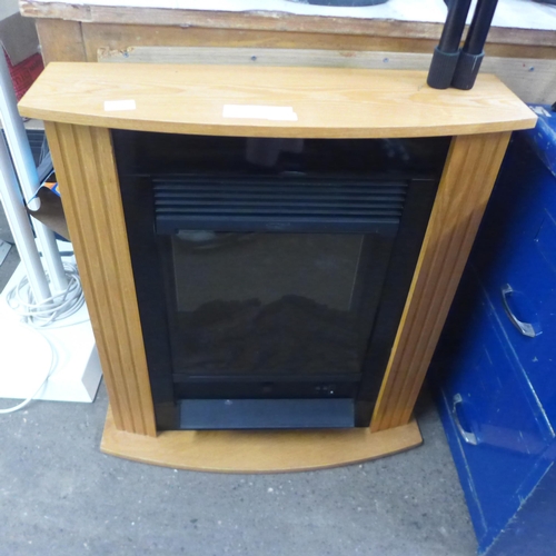 2111 - A Dimplex electric fireplace with wooden frame (with remote)