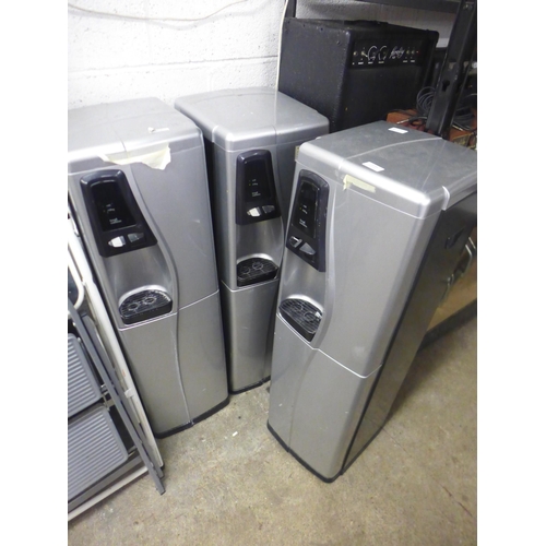 2135 - 3 CW698, 220-240V water dispensers