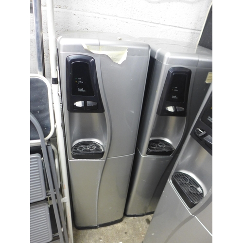 2135 - 3 CW698, 220-240V water dispensers