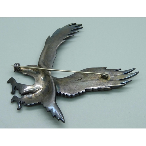 1004 - A large silver eagle brooch set with marcasite and a red stone eye, 6cm x 7.5cm