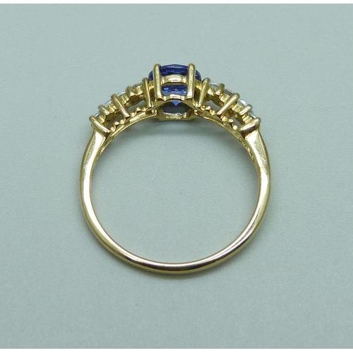 1017 - A 9ct gold tanzanite and zircon ring, 1.7g, N