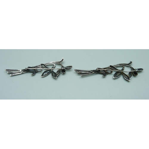 1021 - A pair of Scandinavian Art Nouveau silver brooches, maker M.H., 8cm