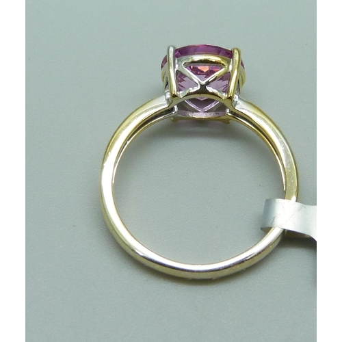 1025 - A silver gilt pink topaz solitaire ring, N/O